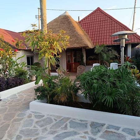 Mia Safari Lodge And Restaurant Entebbe Ngoại thất bức ảnh