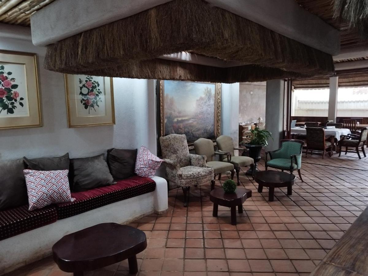 Mia Safari Lodge And Restaurant Entebbe Ngoại thất bức ảnh