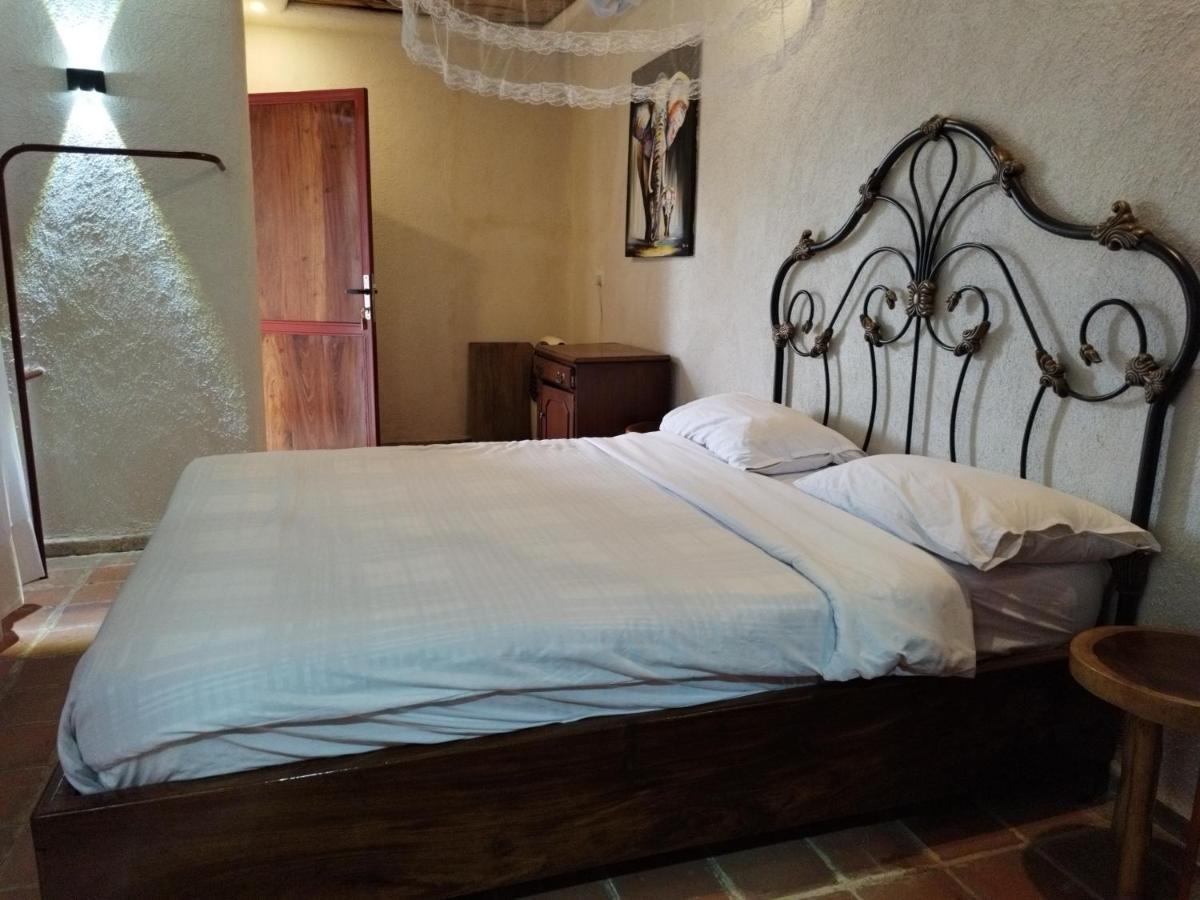 Mia Safari Lodge And Restaurant Entebbe Ngoại thất bức ảnh