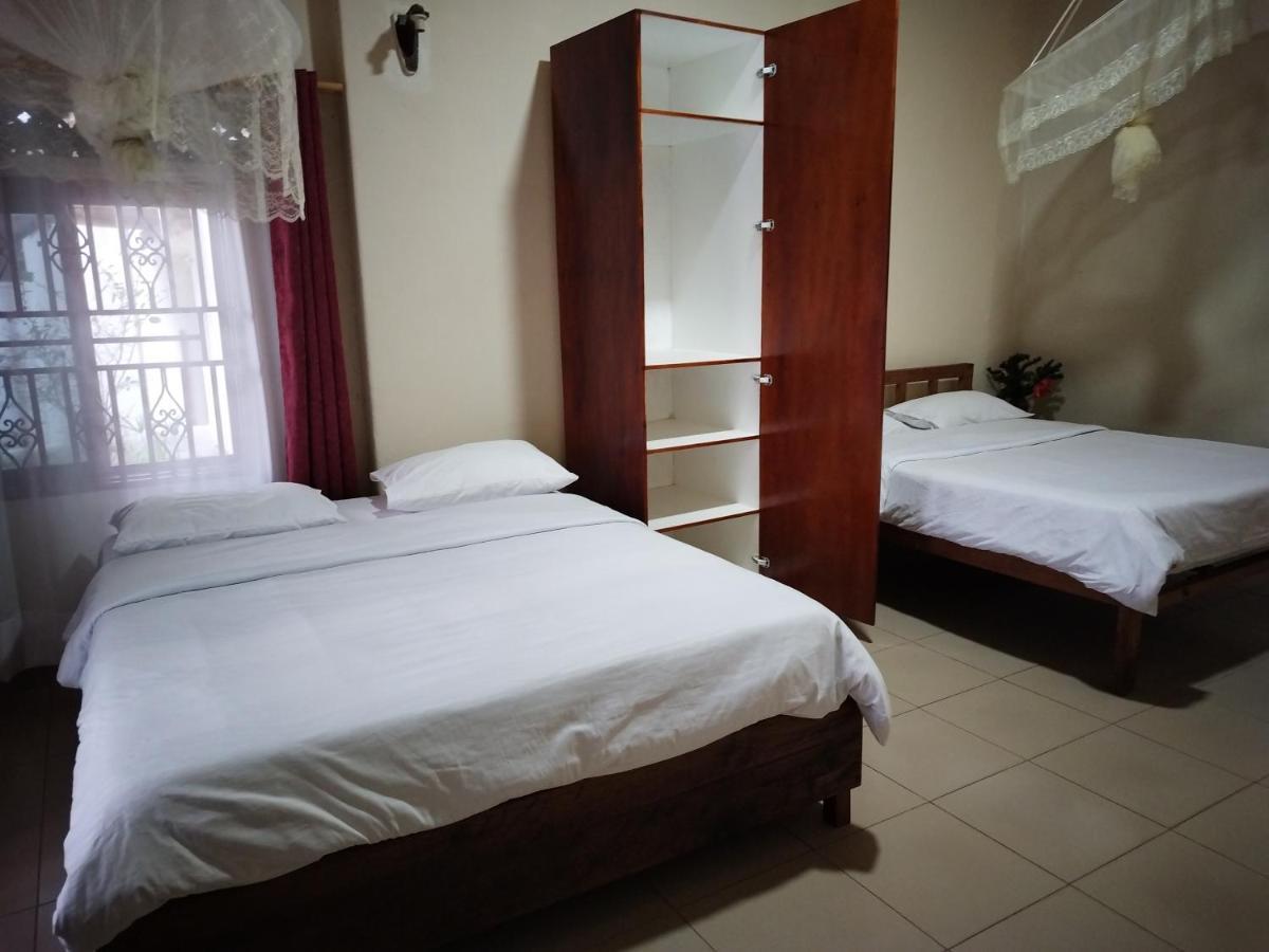 Mia Safari Lodge And Restaurant Entebbe Ngoại thất bức ảnh