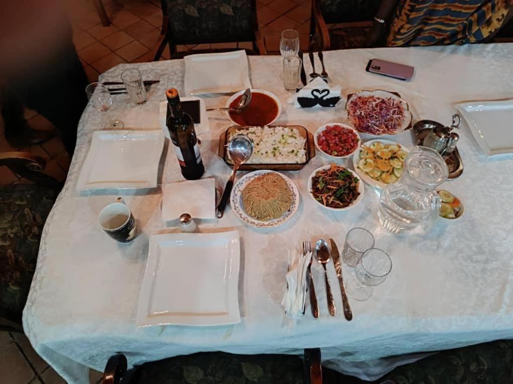 Mia Safari Lodge And Restaurant Entebbe Ngoại thất bức ảnh