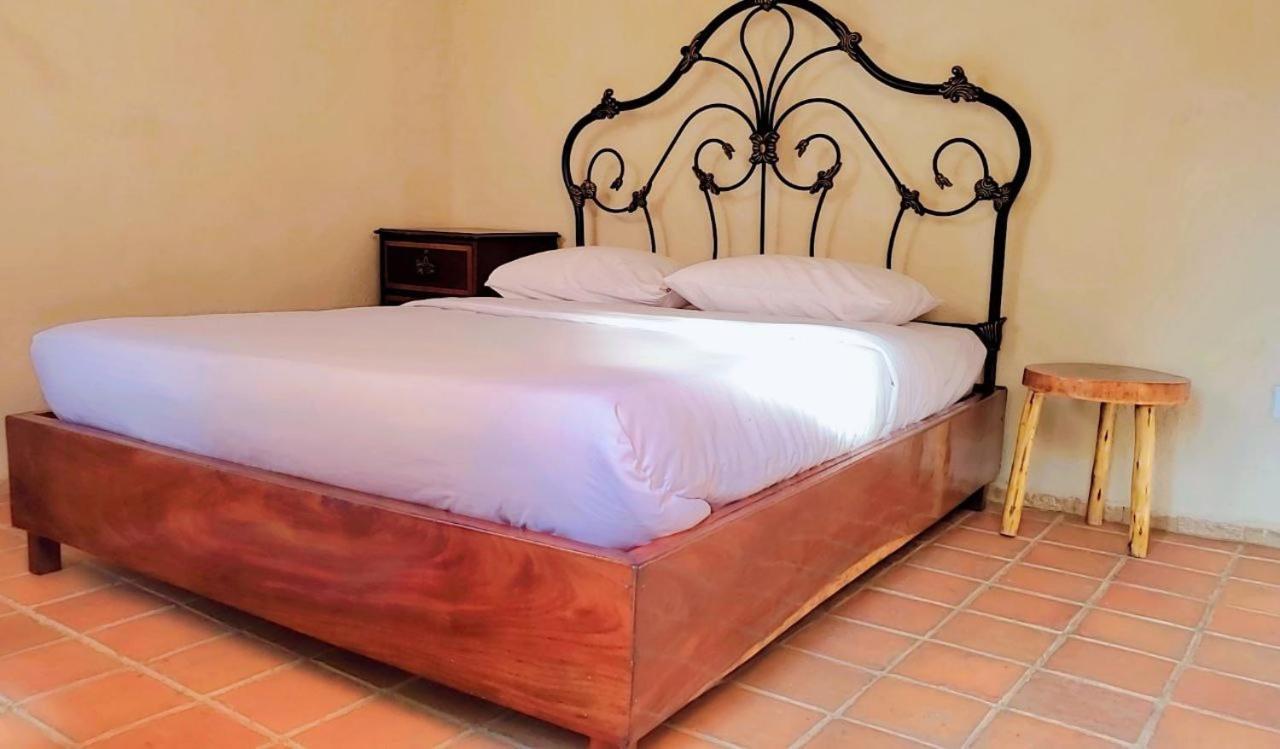 Mia Safari Lodge And Restaurant Entebbe Ngoại thất bức ảnh