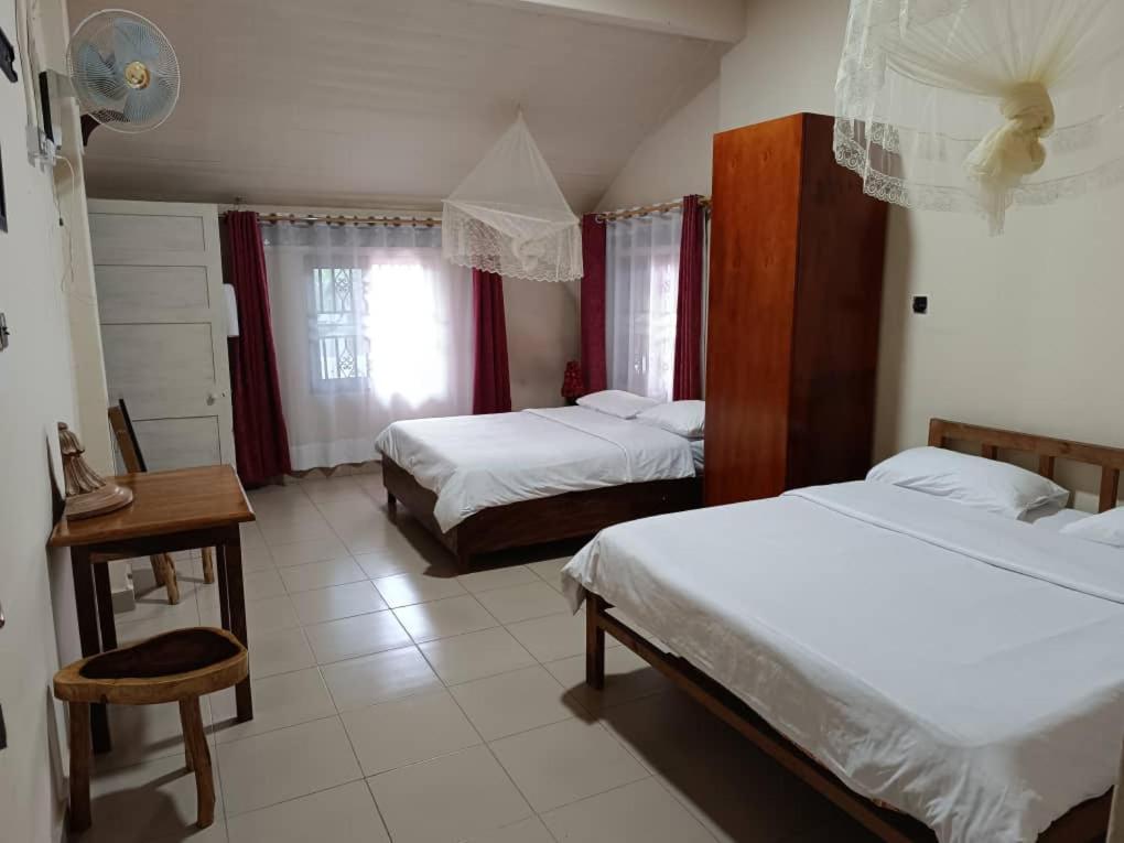 Mia Safari Lodge And Restaurant Entebbe Ngoại thất bức ảnh