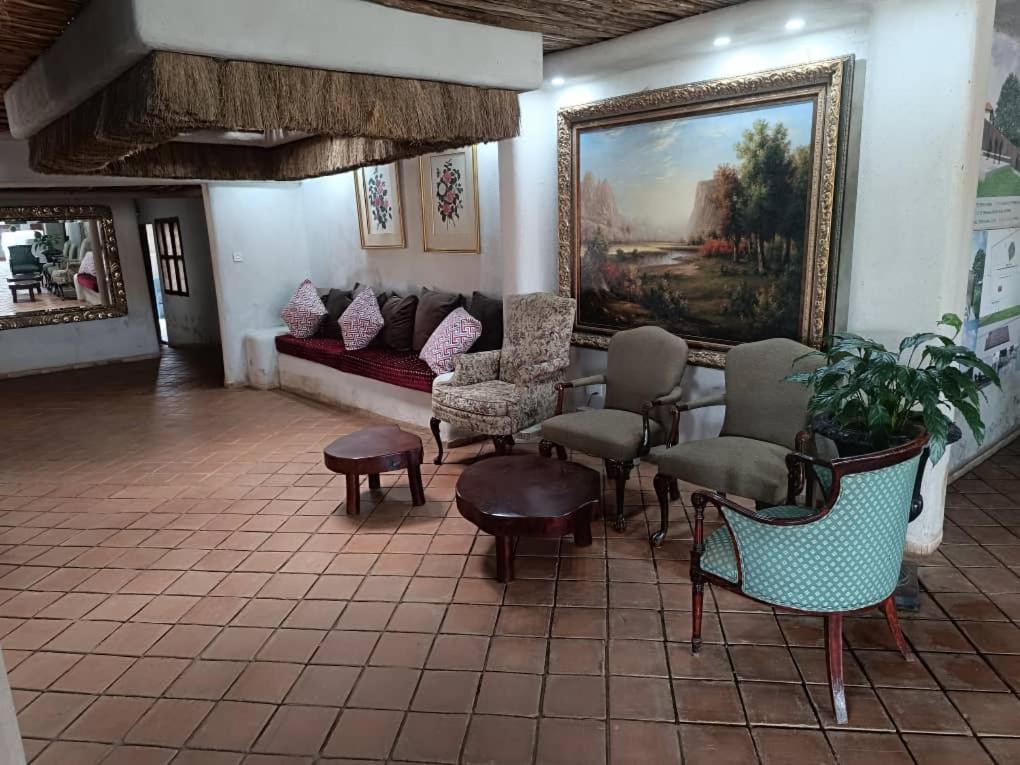 Mia Safari Lodge And Restaurant Entebbe Ngoại thất bức ảnh