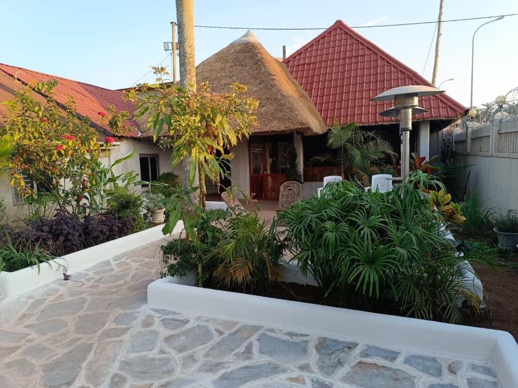 Mia Safari Lodge And Restaurant Entebbe Ngoại thất bức ảnh
