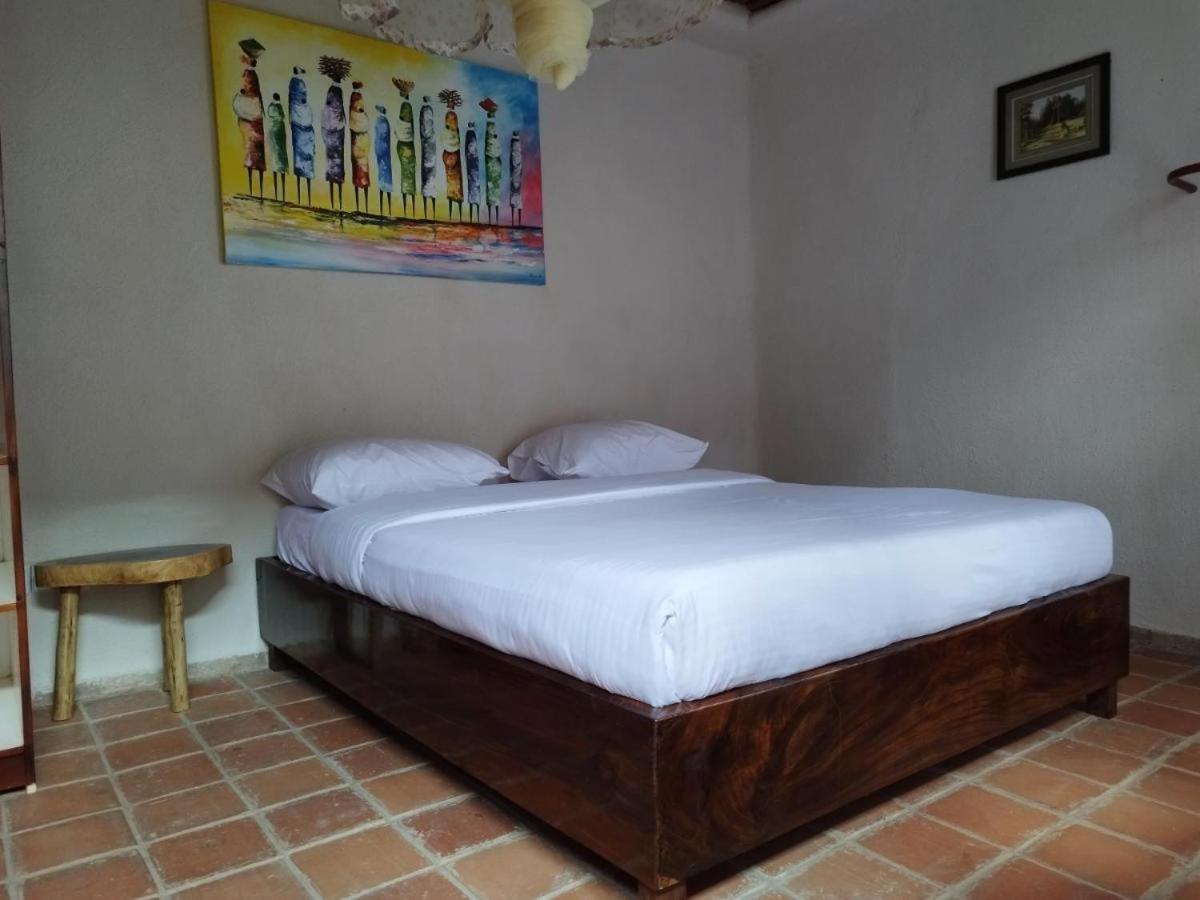 Mia Safari Lodge And Restaurant Entebbe Ngoại thất bức ảnh