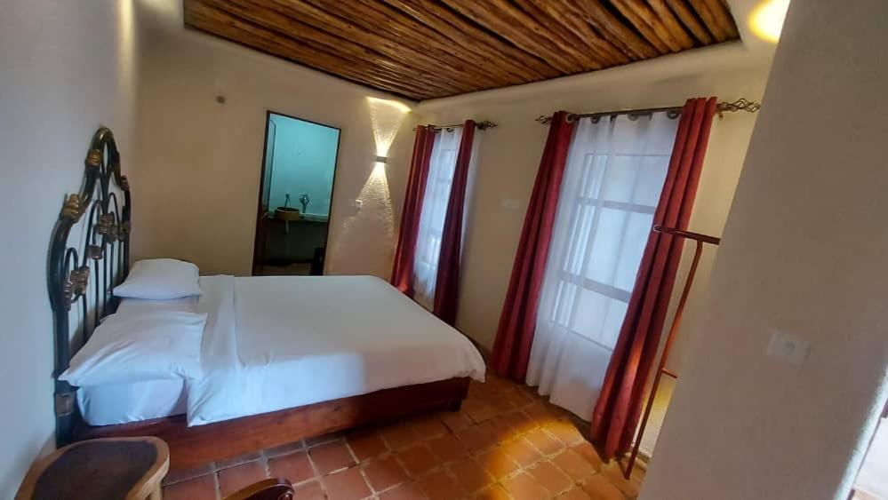 Mia Safari Lodge And Restaurant Entebbe Ngoại thất bức ảnh
